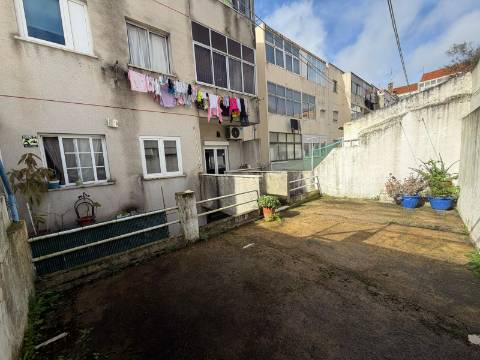 Apartamento T3 - Torre da Marinha c/Logradouro