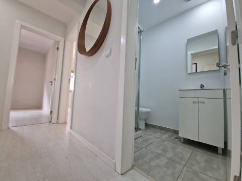 Apartamento T3 - Torre da Marinha c/Logradouro