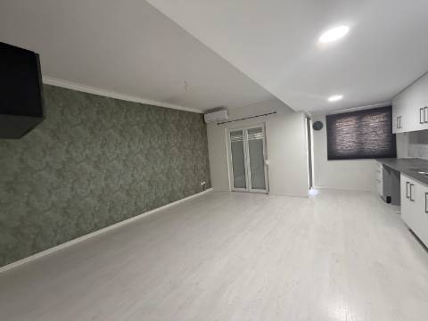 Apartamento T3 - Torre da Marinha c/Logradouro