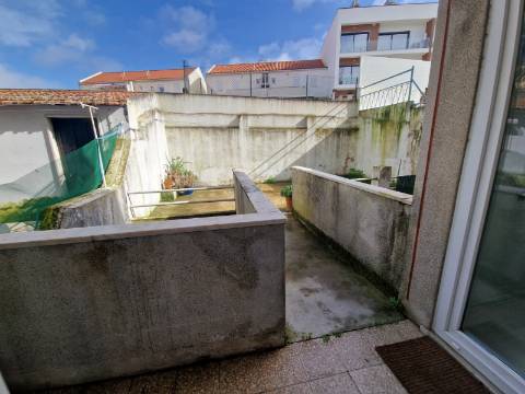 Apartamento T3 - Torre da Marinha c/Logradouro
