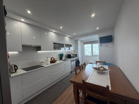 Moradia T4 Geminada na Cruz de Pau