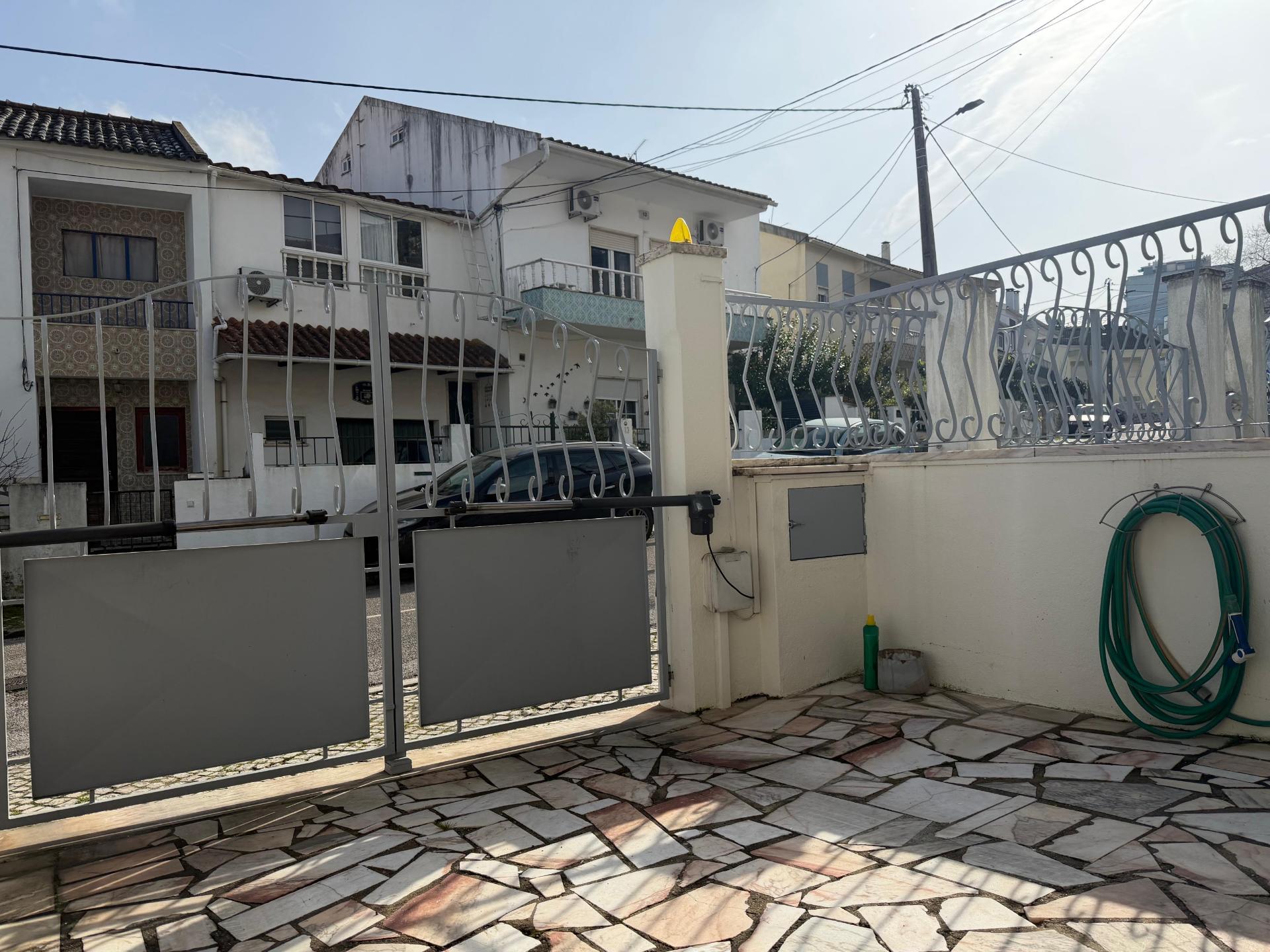 Moradia T4 Geminada na Cruz de Pau