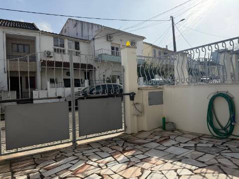 Moradia T4 Geminada na Cruz de Pau