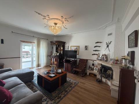 Moradia T4 Geminada na Cruz de Pau