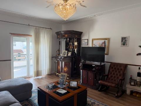 Moradia T4 Geminada na Cruz de Pau