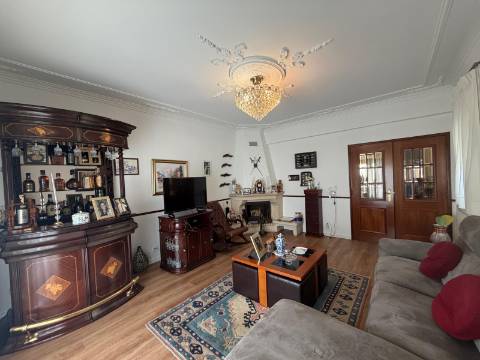 Moradia T4 Geminada na Cruz de Pau