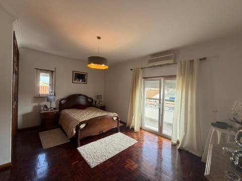 Moradia T4 Geminada na Cruz de Pau