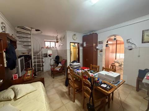 Moradia T4 Geminada na Cruz de Pau