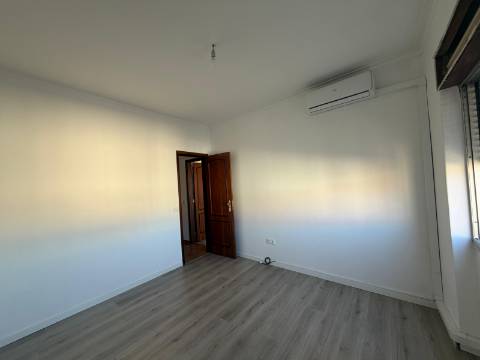 Apartamento T2 Torre da Marinha