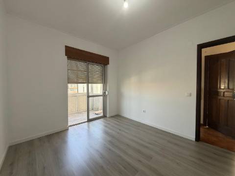 Apartamento T2 Torre da Marinha