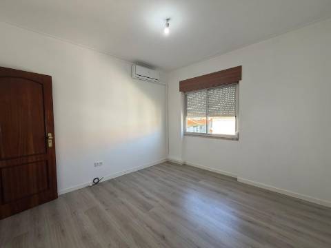 Apartamento T2 Torre da Marinha