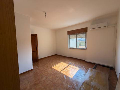 Apartamento T2 Torre da Marinha