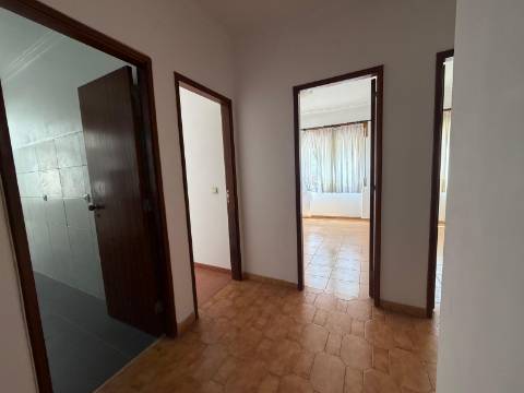Apartamento T2 c/lugar de garagem na Cruz de Pau