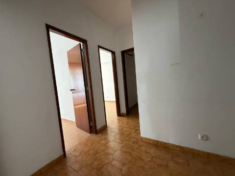 Apartamento T2 c/lugar de garagem na Cruz de Pau