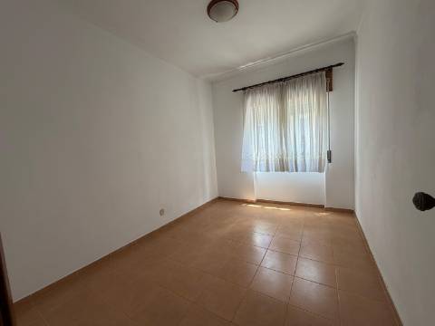 Apartamento T2 c/lugar de garagem na Cruz de Pau