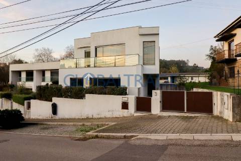 Moradia T3 em São Félix da Marinha