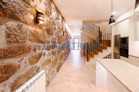 Moradia T2 Renovada com Terraço e Suite em Canidelo