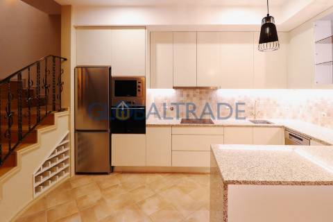 Moradia T2 Renovada com Terraço e Suite em Canidelo