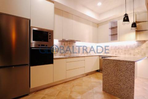 Moradia T2 Renovada com Terraço e Suite em Canidelo