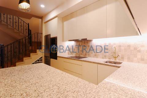 Moradia T2 Renovada com Terraço e Suite em Canidelo