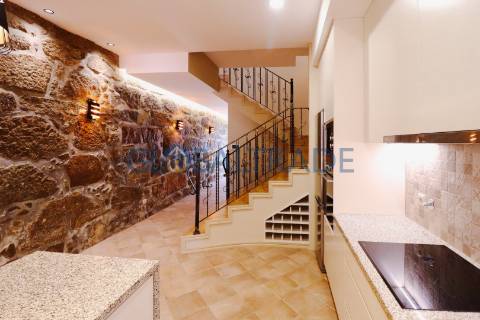 Moradia T2 Renovada com Terraço e Suite em Canidelo