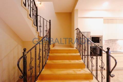 Moradia T2 Renovada com Terraço e Suite em Canidelo