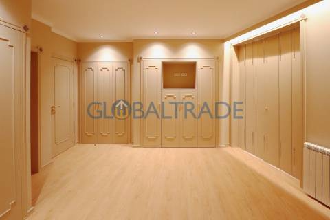 Moradia T2 Renovada com Terraço e Suite em Canidelo