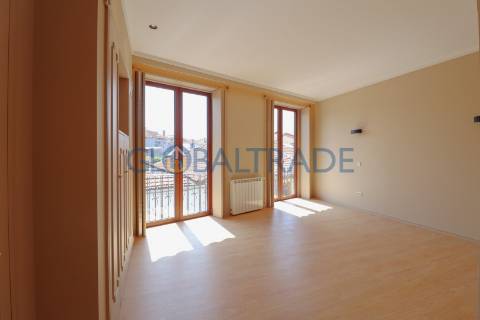 Moradia T2 Renovada com Terraço e Suite em Canidelo