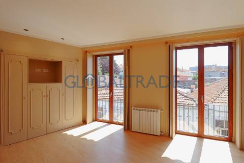 Moradia T2 Renovada com Terraço e Suite em Canidelo