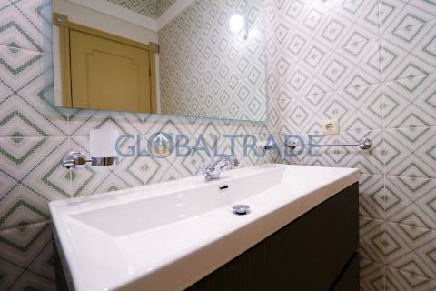 Moradia T2 Renovada com Terraço e Suite em Canidelo