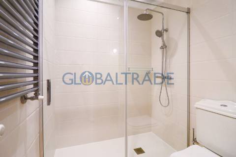 Moradia T2 Renovada com Terraço e Suite em Canidelo