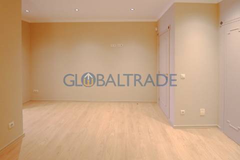 Moradia T2 Renovada com Terraço e Suite em Canidelo