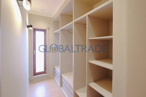 Moradia T2 Renovada com Terraço e Suite em Canidelo