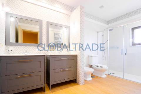 Moradia T2 Renovada com Terraço e Suite em Canidelo