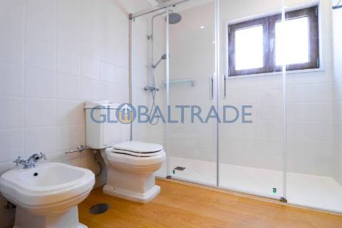 Moradia T2 Renovada com Terraço e Suite em Canidelo