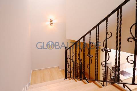 Moradia T2 Renovada com Terraço e Suite em Canidelo