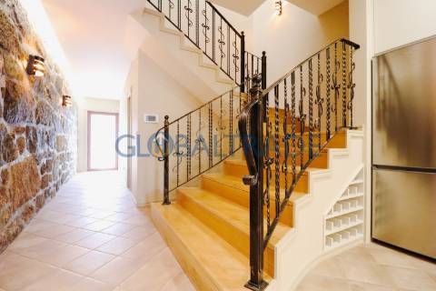 Moradia T2 Renovada com Terraço e Suite em Canidelo