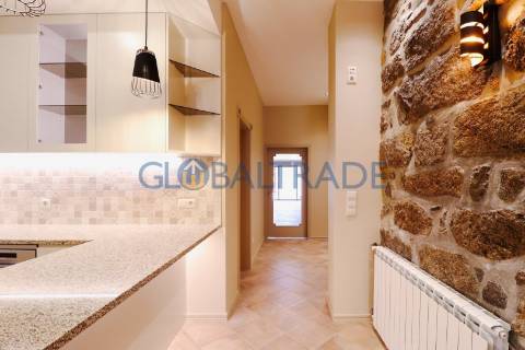 Moradia T2 Renovada com Terraço e Suite em Canidelo