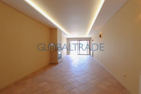 Moradia T2 Renovada com Terraço e Suite em Canidelo