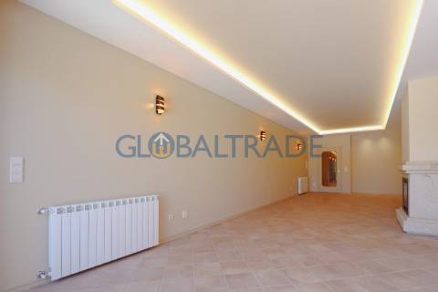 Moradia T2 Renovada com Terraço e Suite em Canidelo