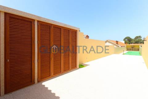 Moradia T2 Renovada com Terraço e Suite em Canidelo