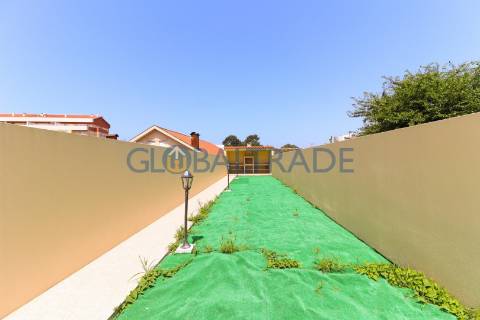 Moradia T2 Renovada com Terraço e Suite em Canidelo