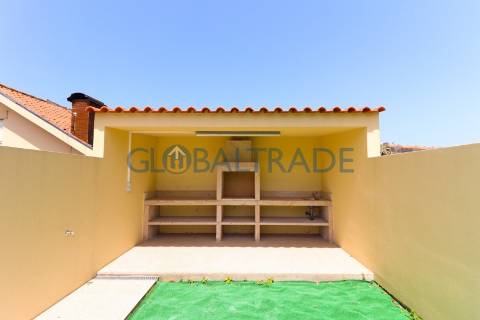 Moradia T2 Renovada com Terraço e Suite em Canidelo