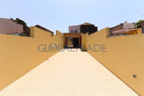 Moradia T2 Renovada com Terraço e Suite em Canidelo