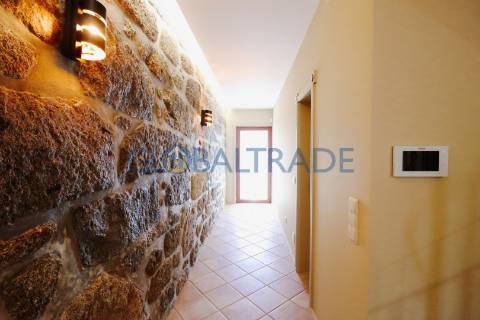 Moradia T2 Renovada com Terraço e Suite em Canidelo