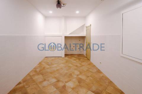 Moradia T2 Renovada com Terraço e Suite em Canidelo