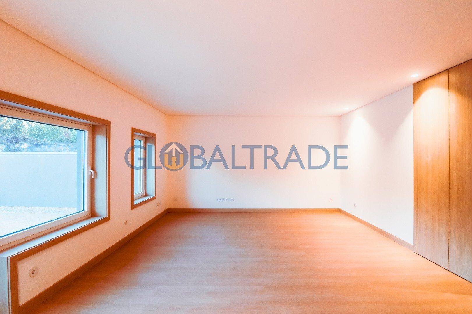 Apartamento T2 Renovado com Terraço em Fânzeres