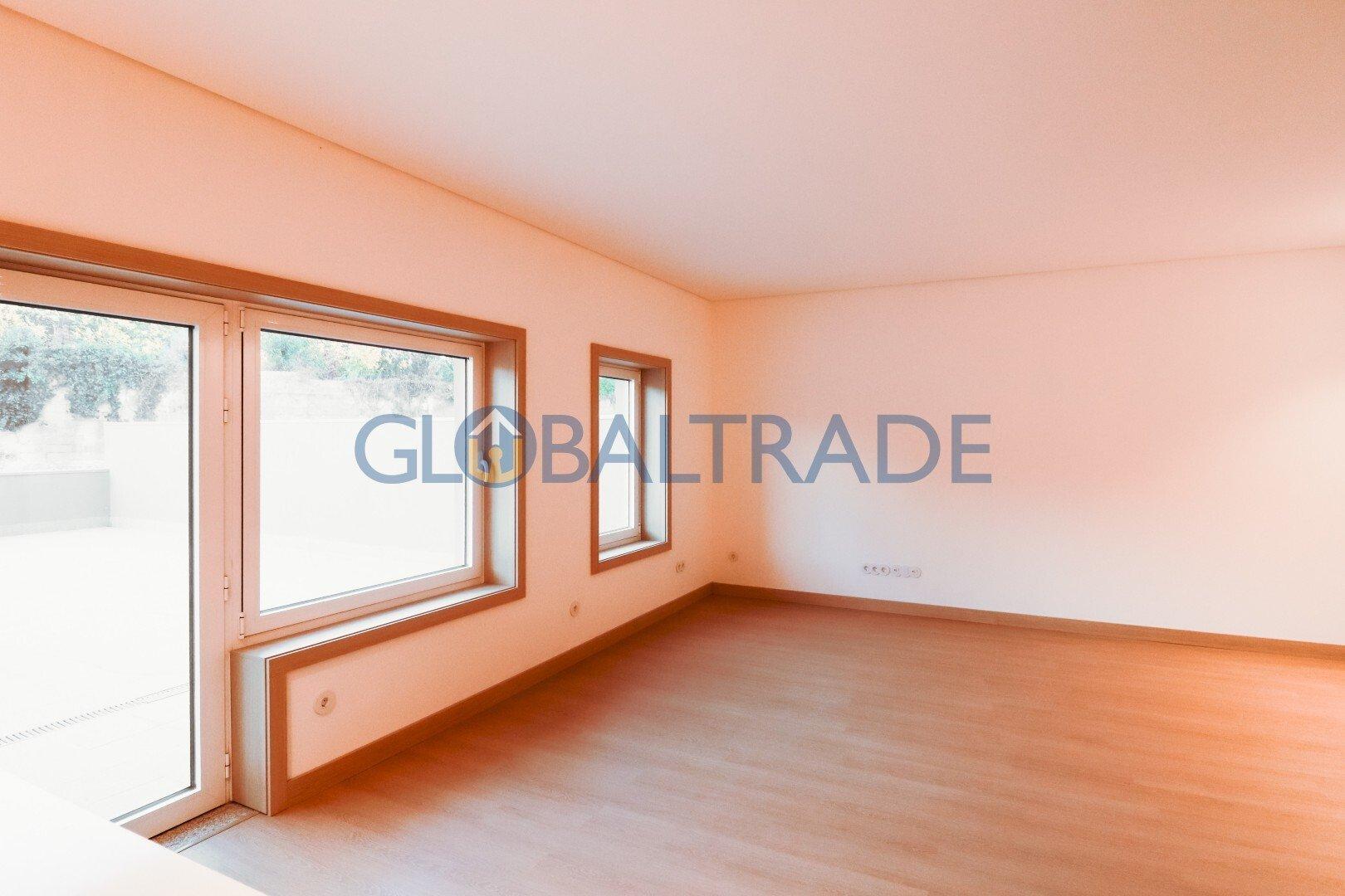 Apartamento T2 Renovado com Terraço em Fânzeres