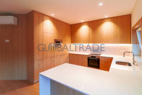 Apartamento T2 Renovado com Terraço em Fânzeres