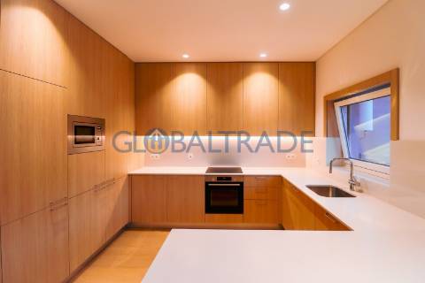 Apartamento T2 Renovado com Terraço em Fânzeres